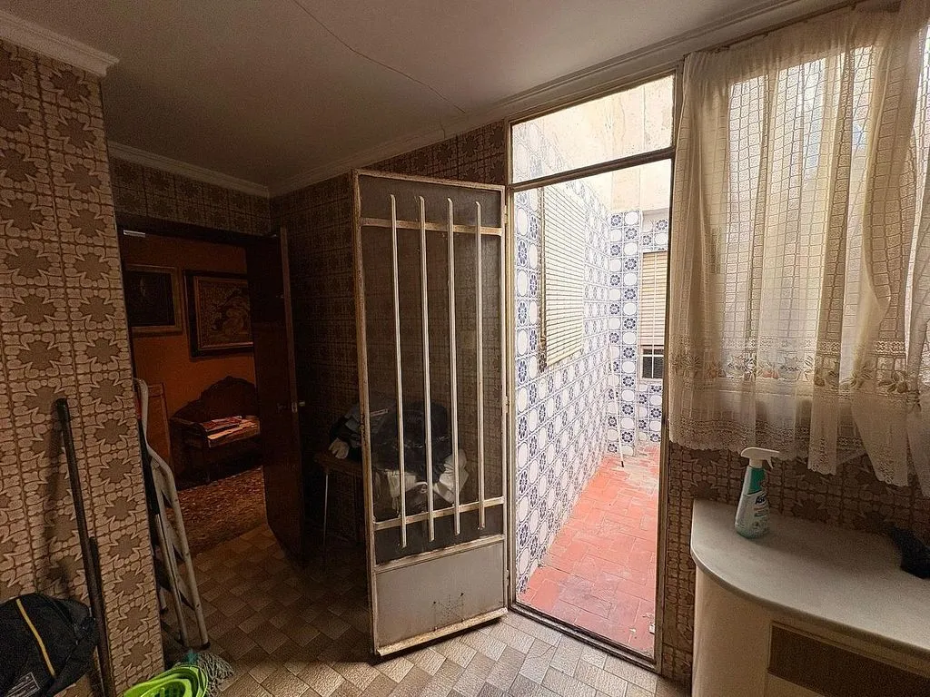 Esik - Detached House with Garden in El Castillo Centre