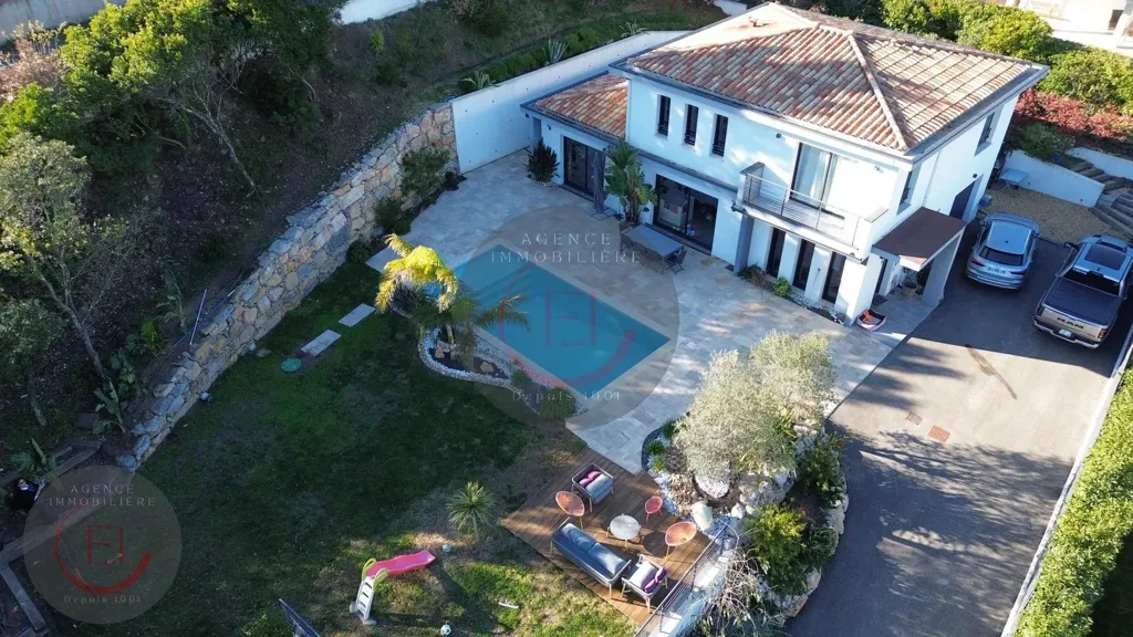 Õhuvaade - Contemporary Villa with Pool in Secure Estate