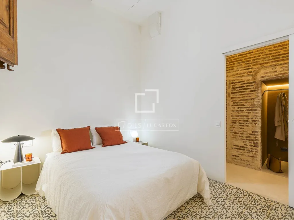 Chambres - Renovated Apartment with Mezzanine in Eixample, Barcelona