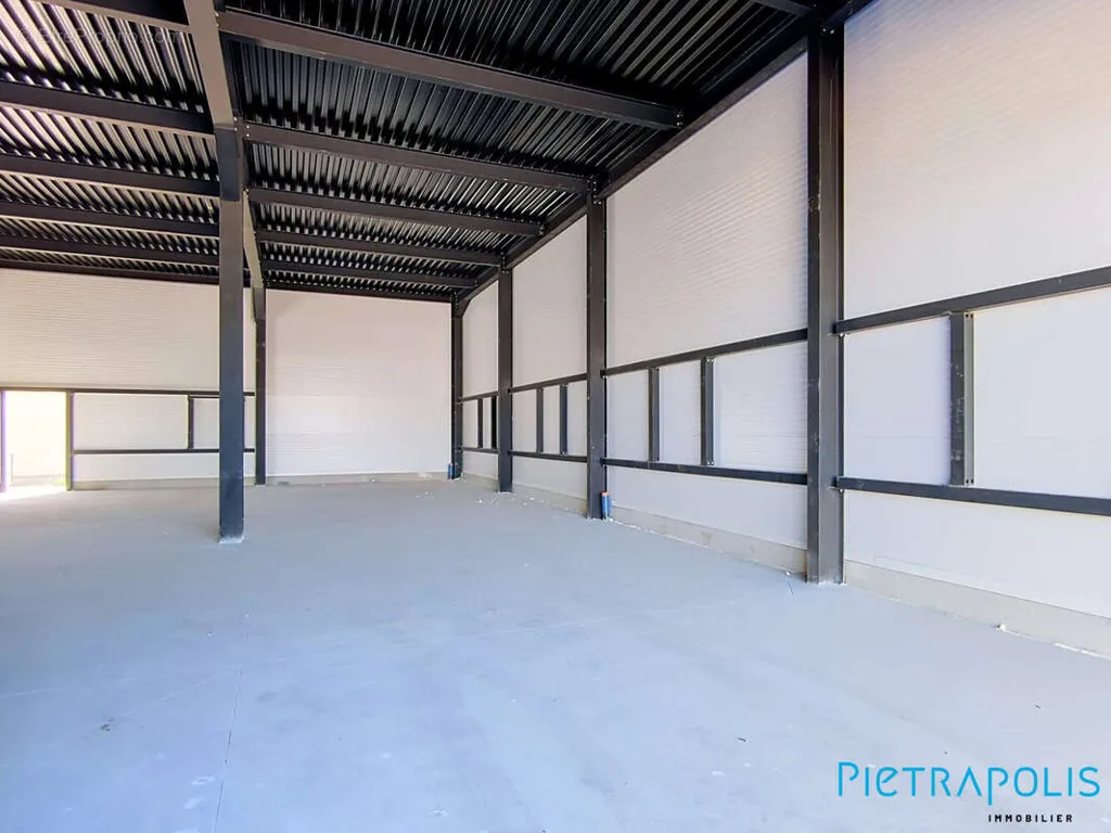 Stanze - Commercial Space with Parking in Sete