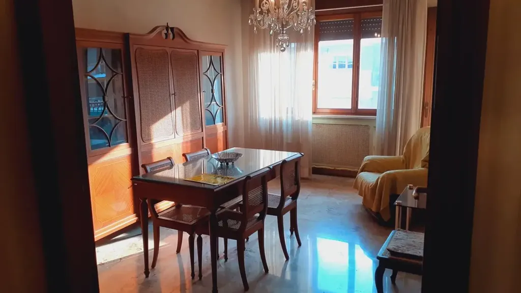 Salle à manger - Apartment with Terrace in Central Acqui Terme