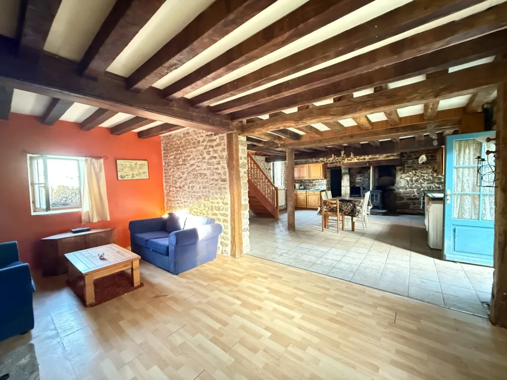 Séjour - Maison en Pierre avec Cour Intérieure à Bussière-Dunoise