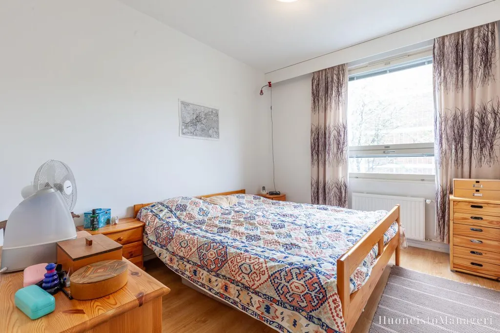Bedrooms - Spacious 3-Bedroom Flat with Balcony in Olari, Espoo