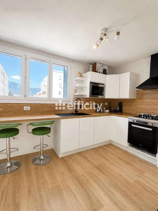 Köök - Grenoble T5 with Balcony for Investment