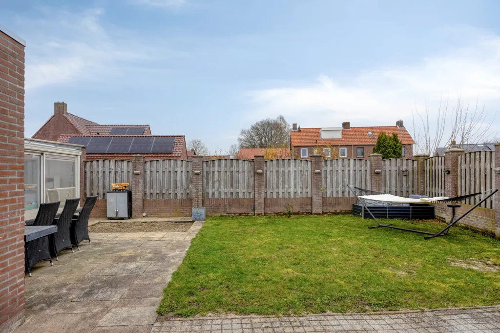 Aed - Two-Storey House with Serre in Ospel