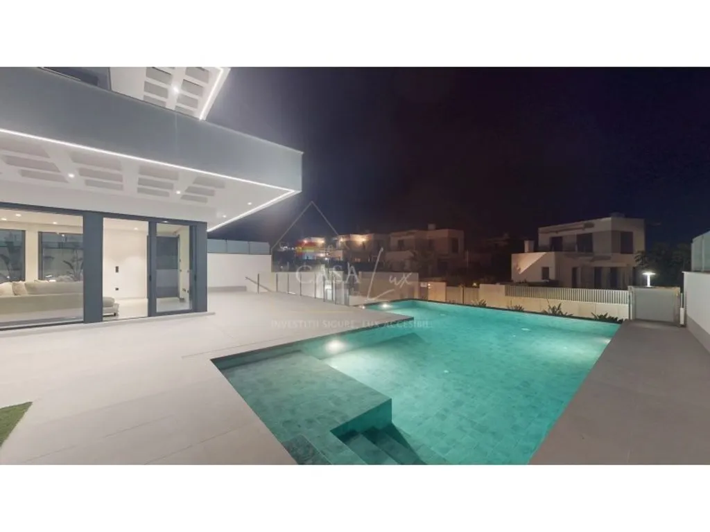 Luxury Villa with Infinity Pool in Finestrat