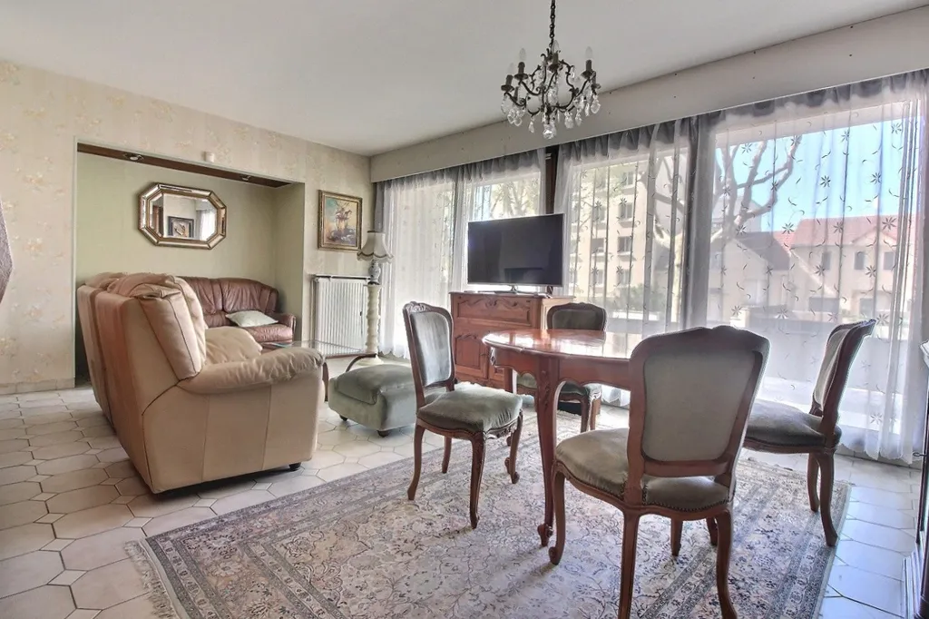 Séjour - Appartement 4 Pièces avec Balcon à L'Île-Saint-Denis