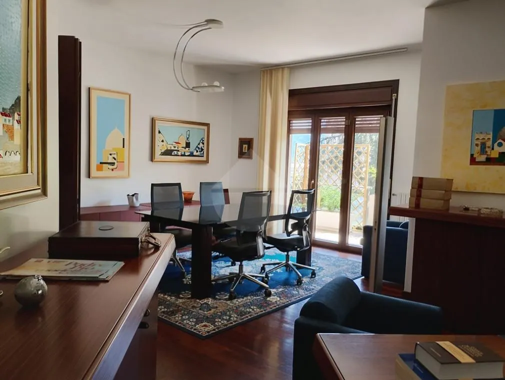 Studio - Office Space with Balcony in Cosenza Città 2000