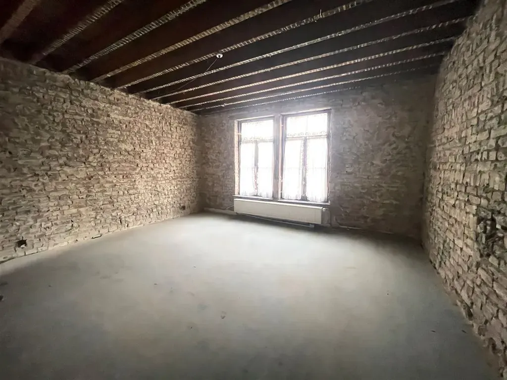 Toad - 3-Faced House Awaiting Renovation in Aulnois