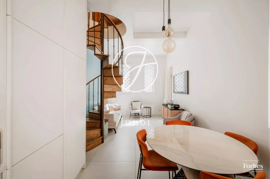 Sala da pranzo - Renovated Duplex with High Ceilings in Paris 75007