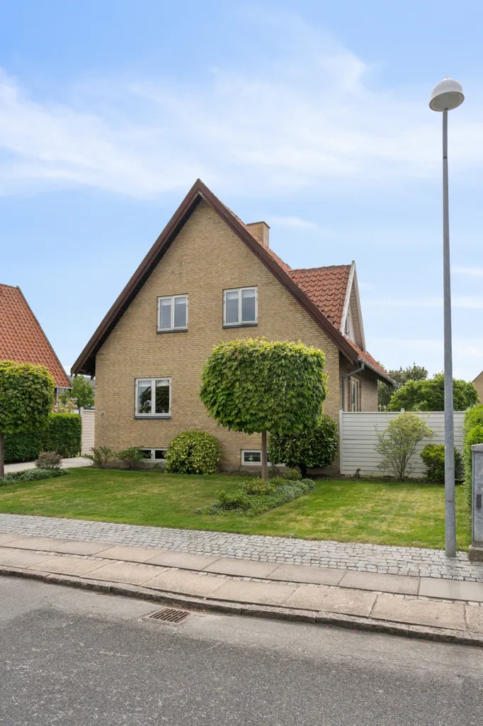 Välivaade - Classical Mason's Villa in Odense M