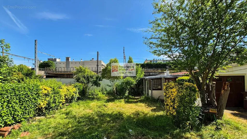 Jardin - Maison Agrandissable avec Jardin à Viroflay