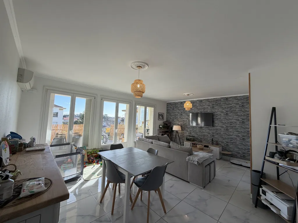 Söögituba - Bright Flat with Balcony in Town Centre