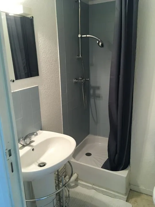 Vannitoad - Studio with Kitchen in Clermont-Ferrand