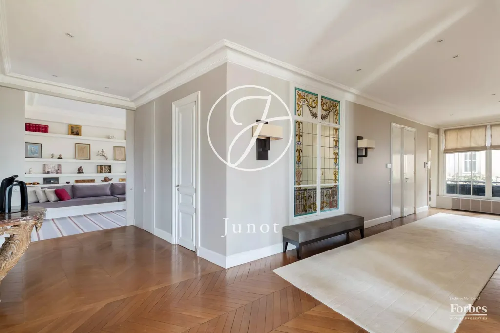 Elutuba - Duplex with Eiffel Tower View in Paris 7th