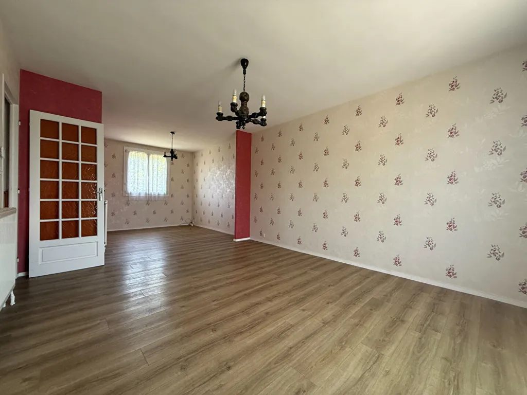 Soggiorno - Charming 4-Bedroom House with Garden in Central Location