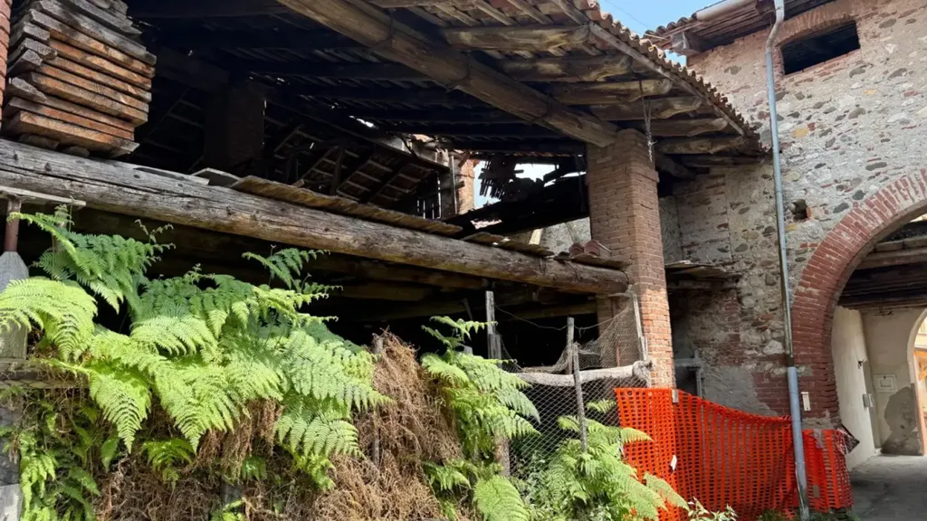 Aed - Rustic Barn with Storage in Schio