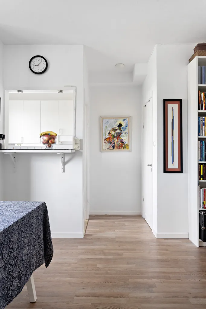 Sala da pranzo - Well-Planned Studio with Solar Panels in Eskilstuna