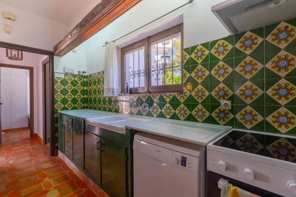 Cuisine - Mediterranean Villa with Pool in Pla del Mar