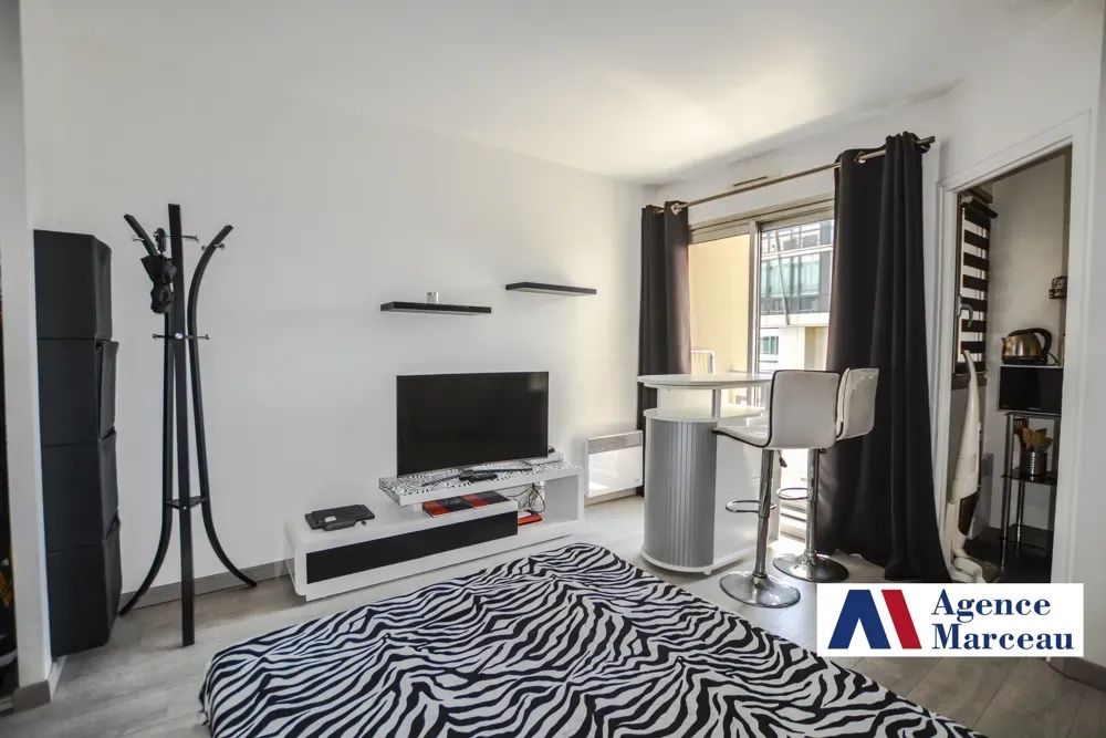 Magamistoad - Studio with Balcony and Seine View in Courbevoie