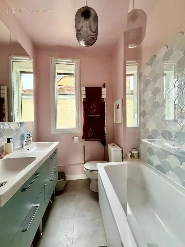 Vannitoad - Charming House with Garden in Colombes