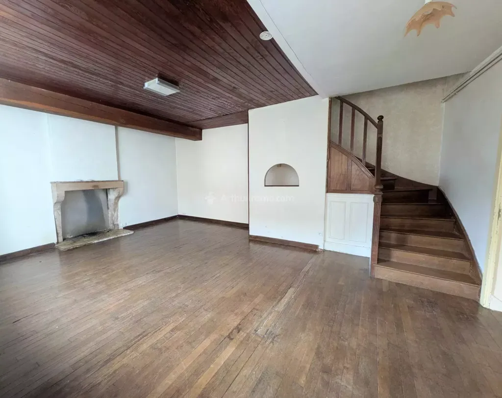 Elutuba - Townhouse with Renovation Potential in Neufchâteau