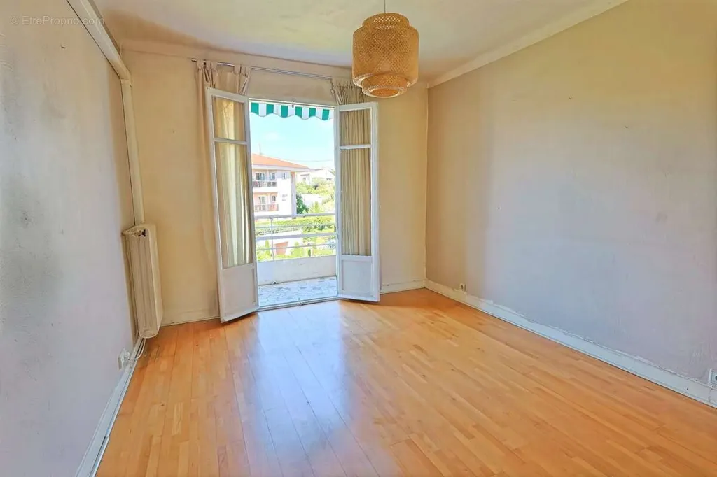 Stanze - 3-Piece Apartment with Sea View in Antibes