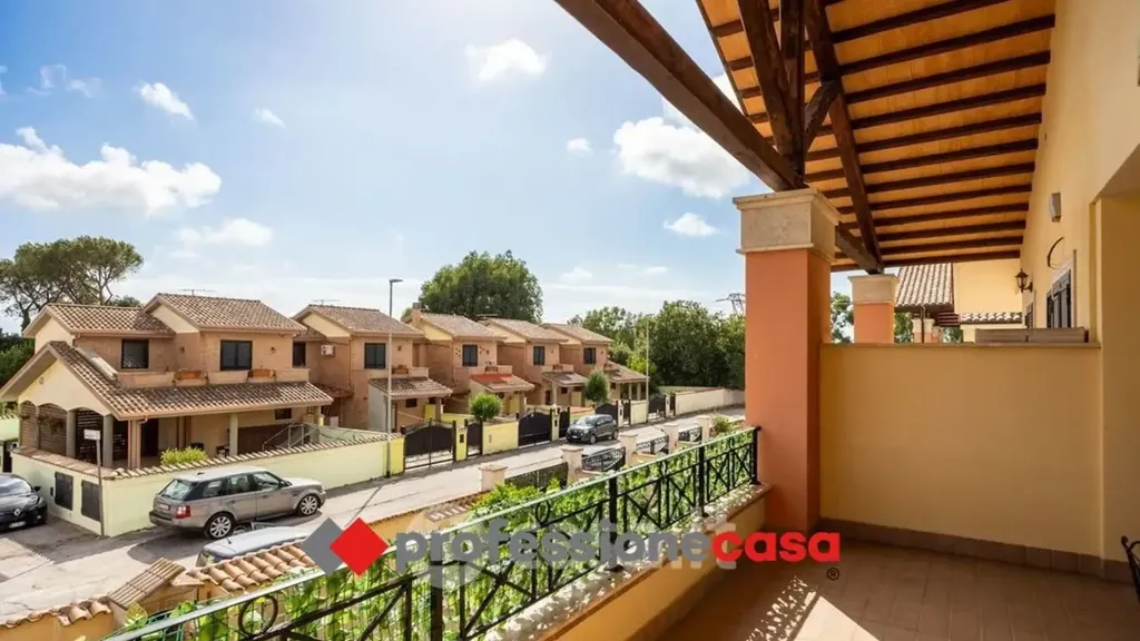 Balcone - Casa indipendente con giardino a Pomezia