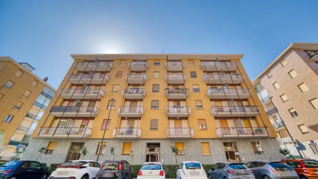 Välivaade - Partially Rented Flat with Balcony in Rivalta di Torino