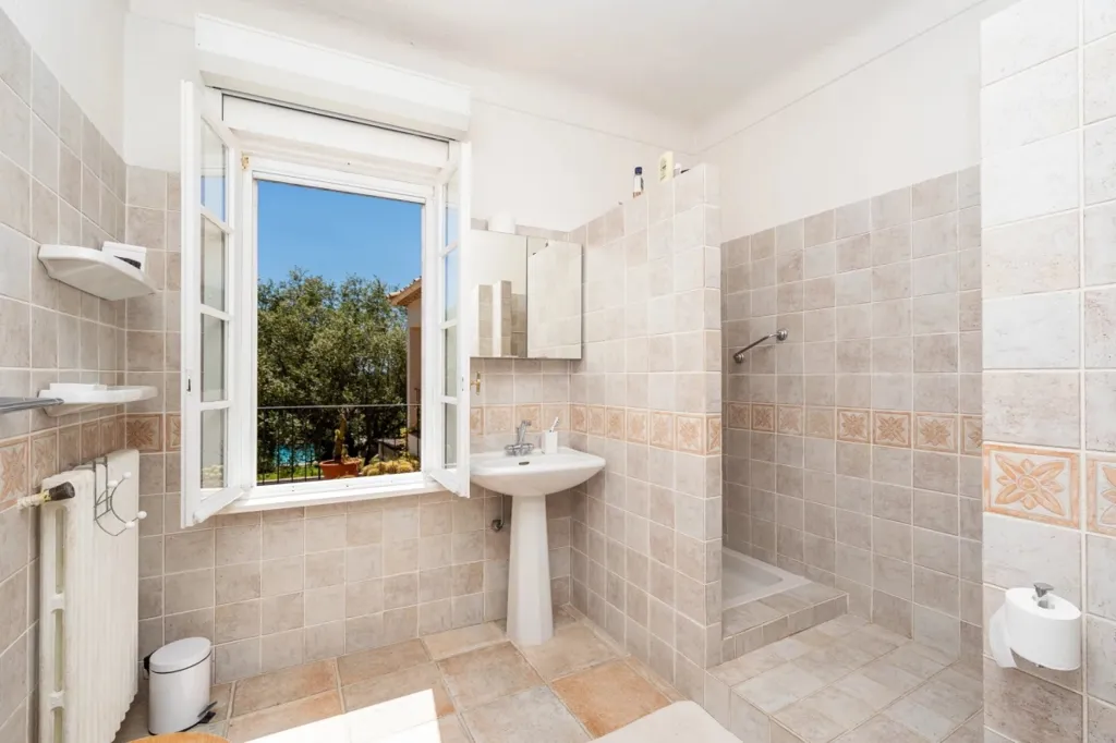 Salles de bain - Villa avec Piscine et Vue Golf à Opio