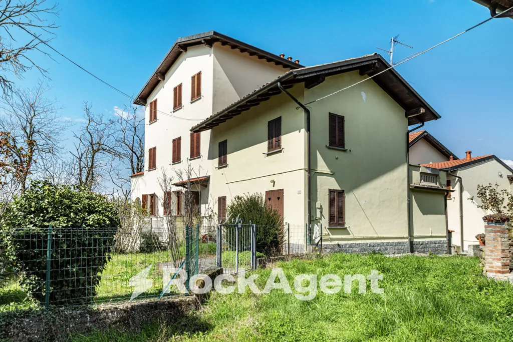 Exterior - First Floor Flat with Balcony in Camolino