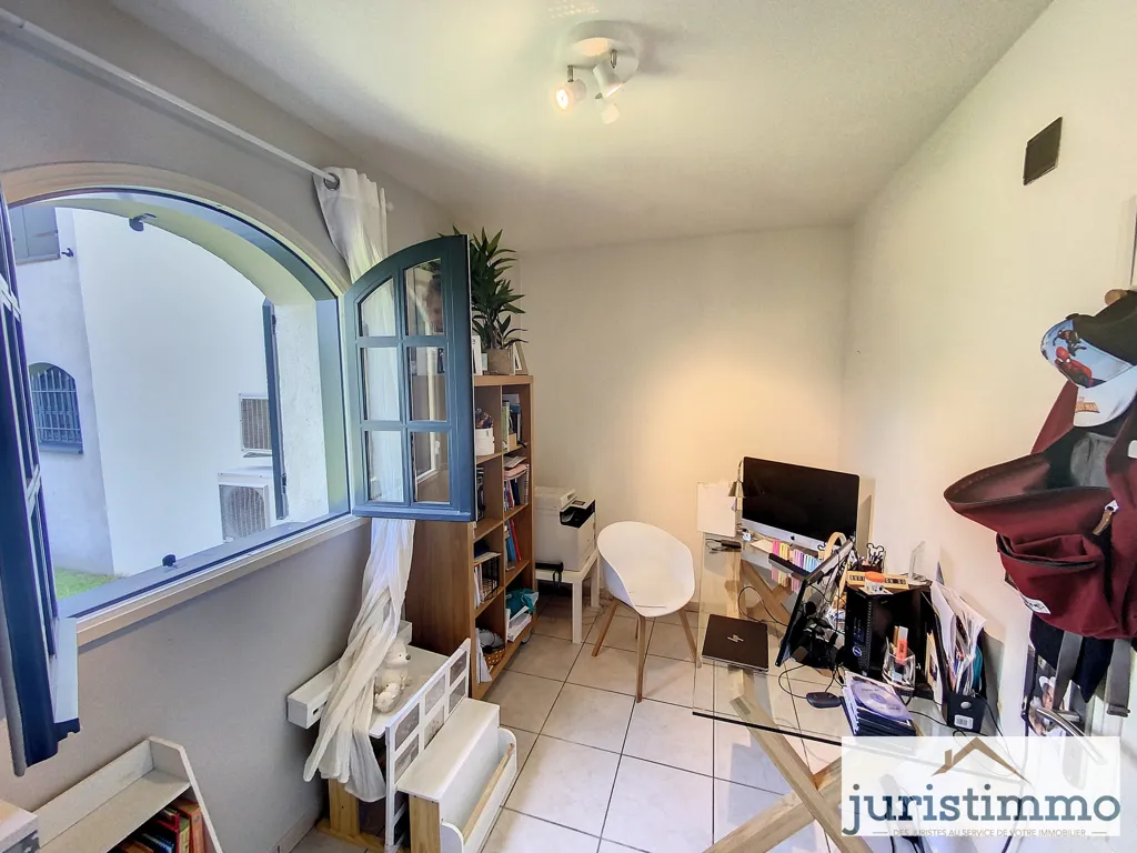 Bureau - Villa avec Véranda et Jardin à Piolenc