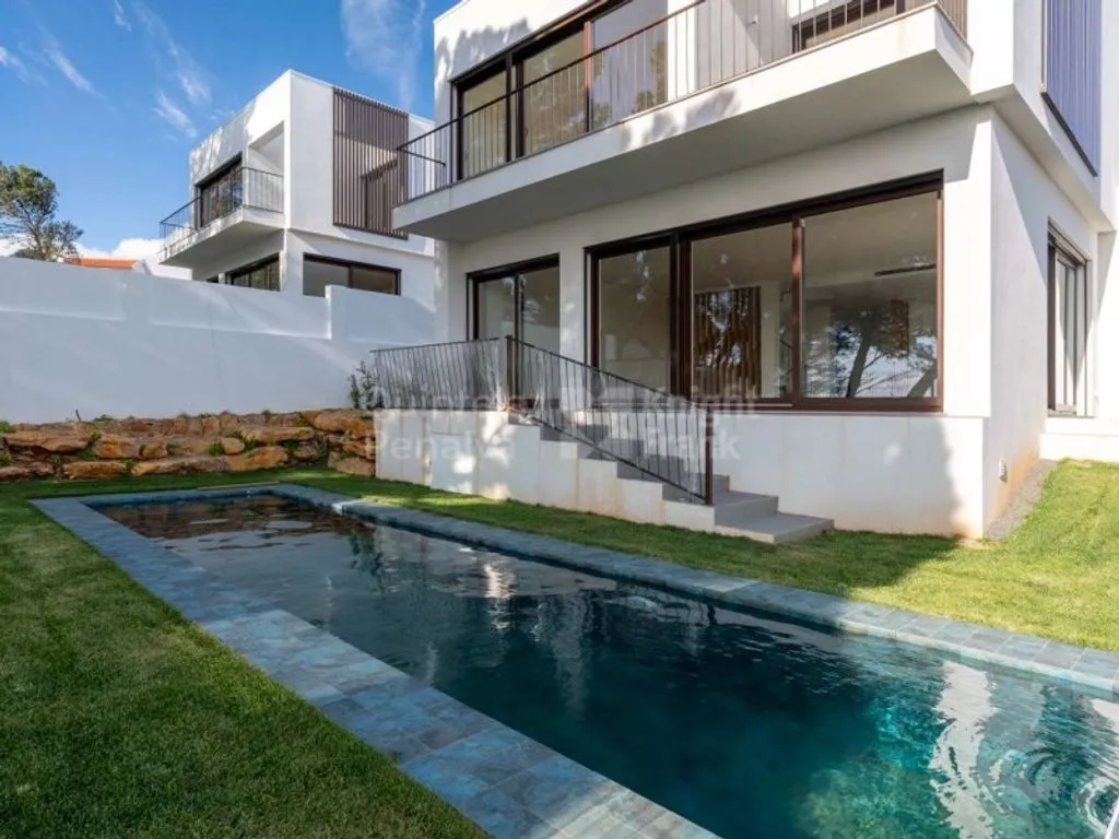 Bassein - 4-Bedroom Villa with Pool in Murches, Cascais