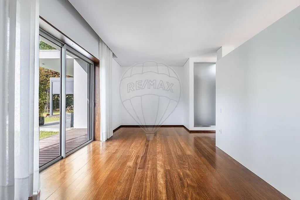 Esik - Luxury Detached House with Pool in Vizela