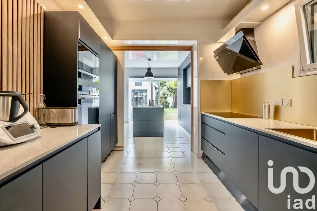 Cuisine - Villa Luxueuse avec Jardin à Saint-Maur-des-Fossés