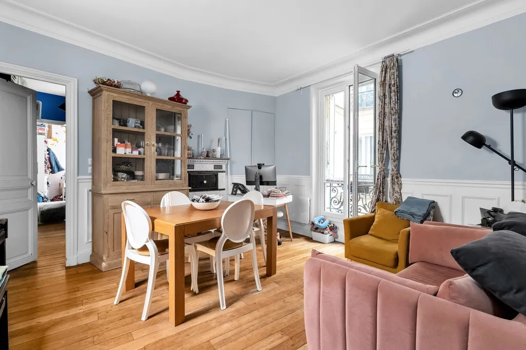 Séjour - Appartement de Charme avec Parquet d'Origine à Paris