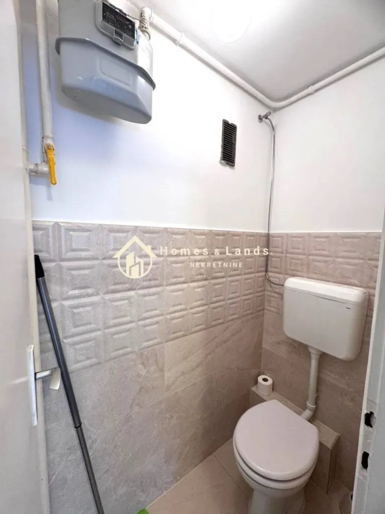 Salles de bain - Modern 3-Bedroom Flat with Lift in Dubrava