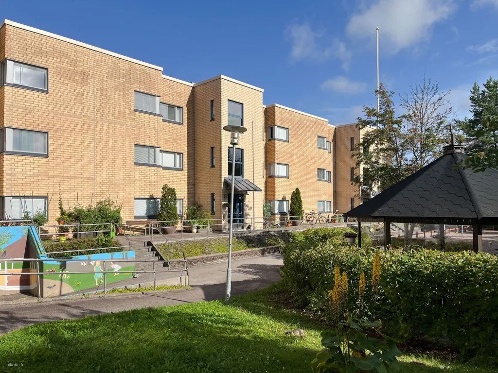 Aed - Spacious Flat with Balcony in Länsimäki, Vantaa