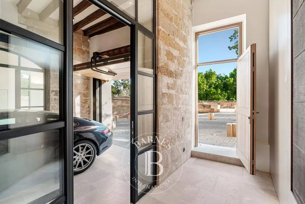 Garaaž - Restored 18th-Century Villa with Sea View in Palma