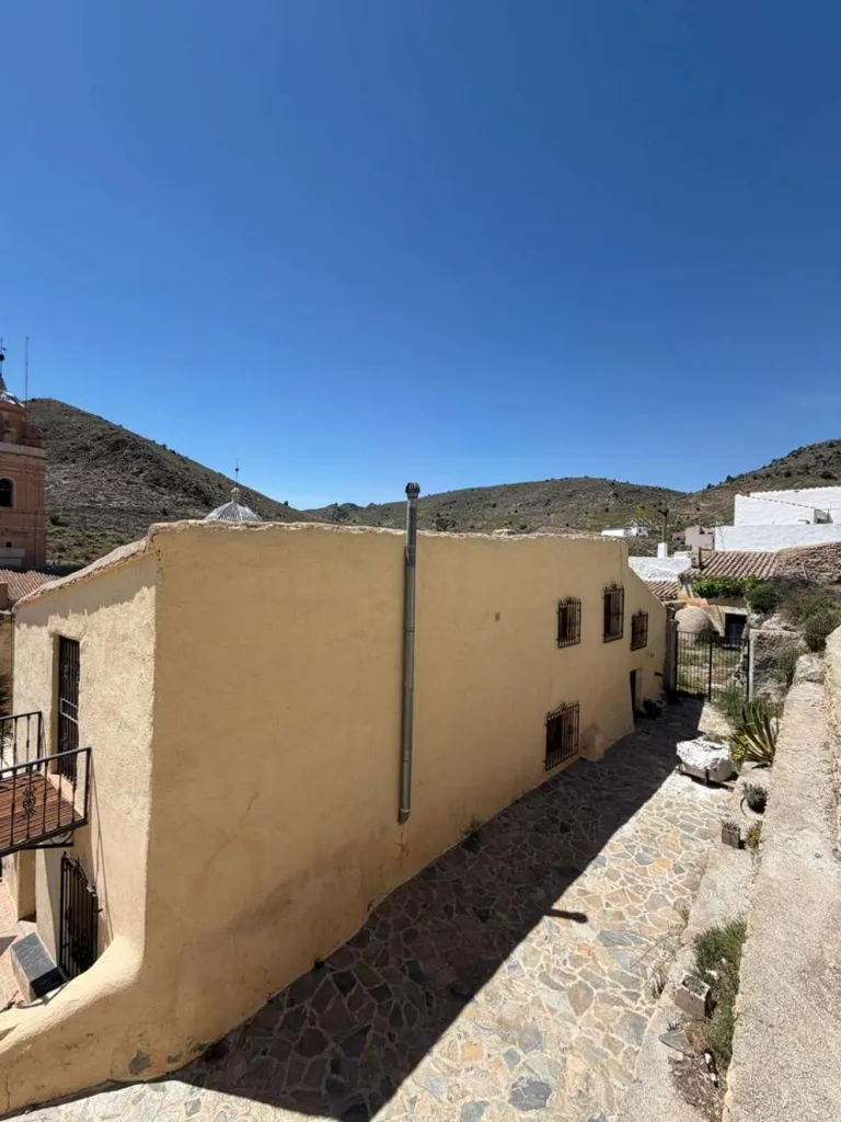 Jardin - 3-Bedroom House with Mountain Views in Oria