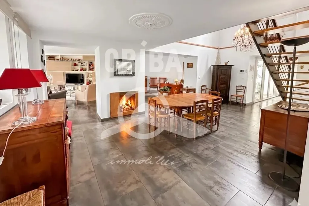 Elutuba - Characterful Villa with Patio in Nantes
