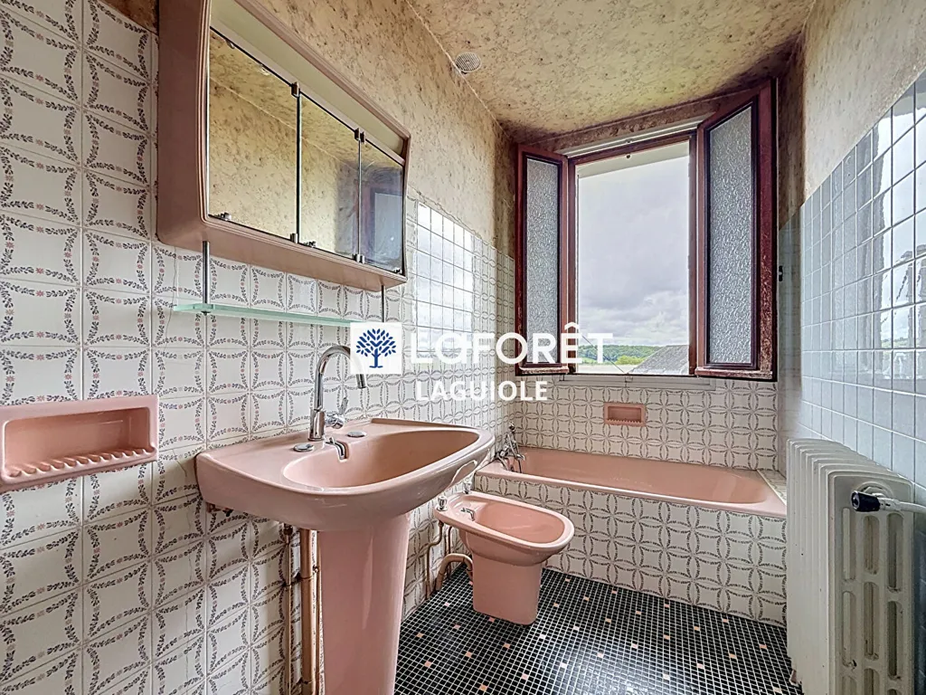Salles de bain - Maison à Rénover avec Terrain à Mur-de-Barrez