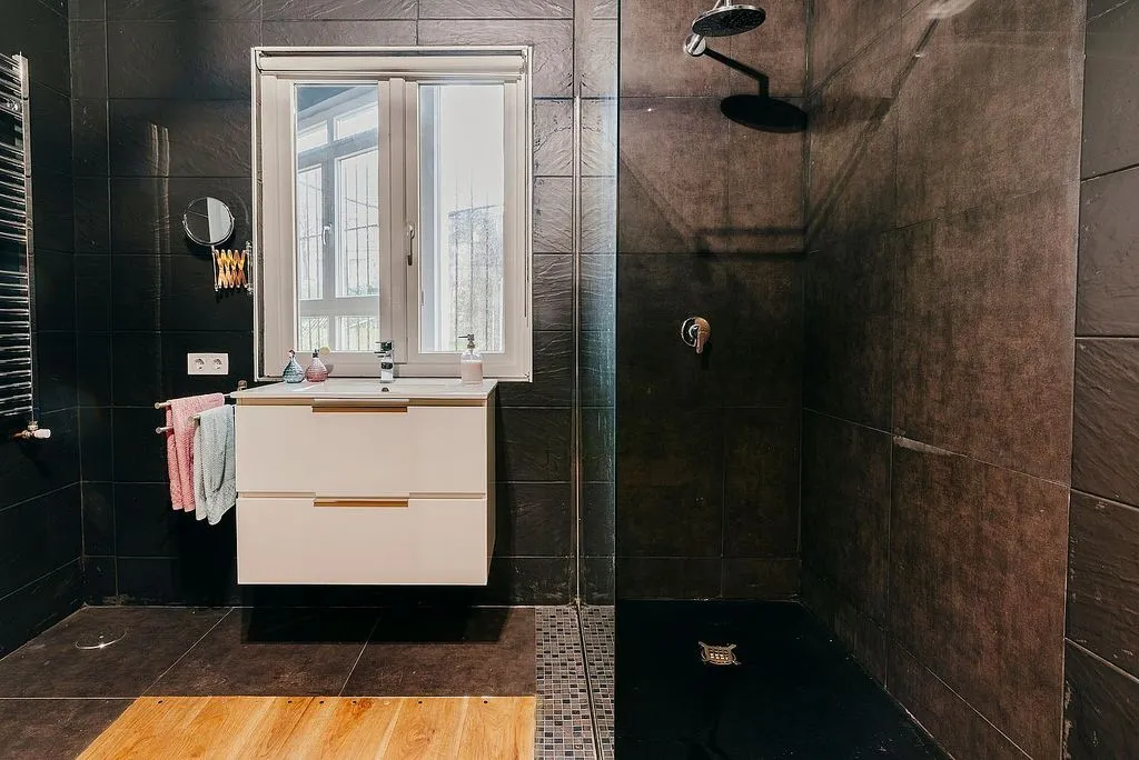 Vannitoad - Modern Flat with South-West View in Santander