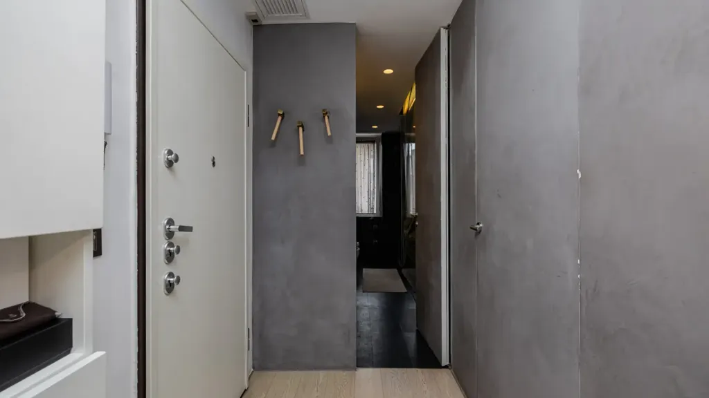 Hallway - Design Bilocale with Balcony in Milan