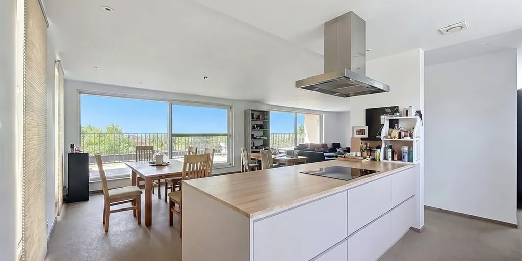 Köök - Spacious 3-Bedroom Apartment with Terrace in Sint-Niklaas
