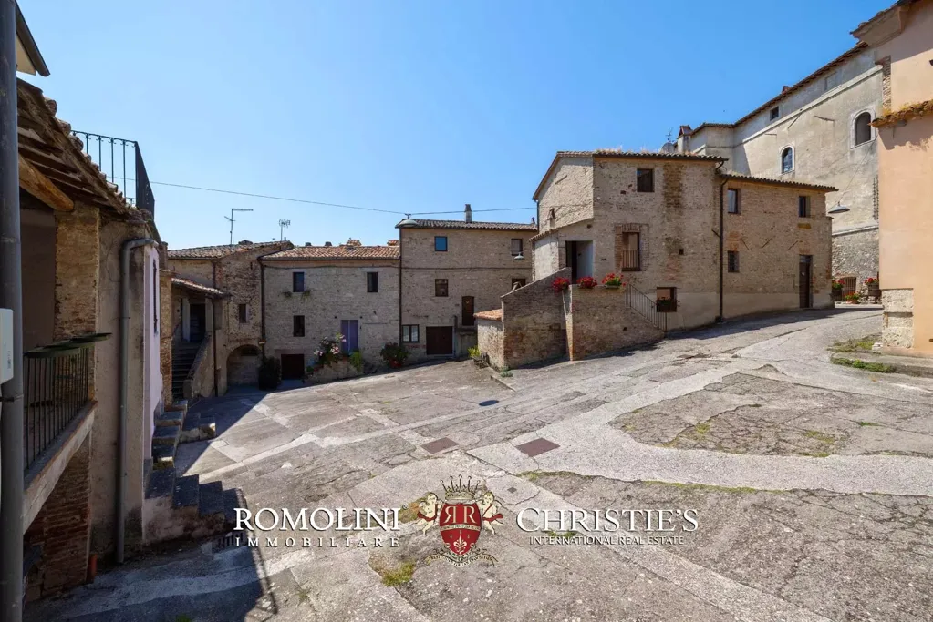 Välivaade - Historic Estate with Castle in Umbria