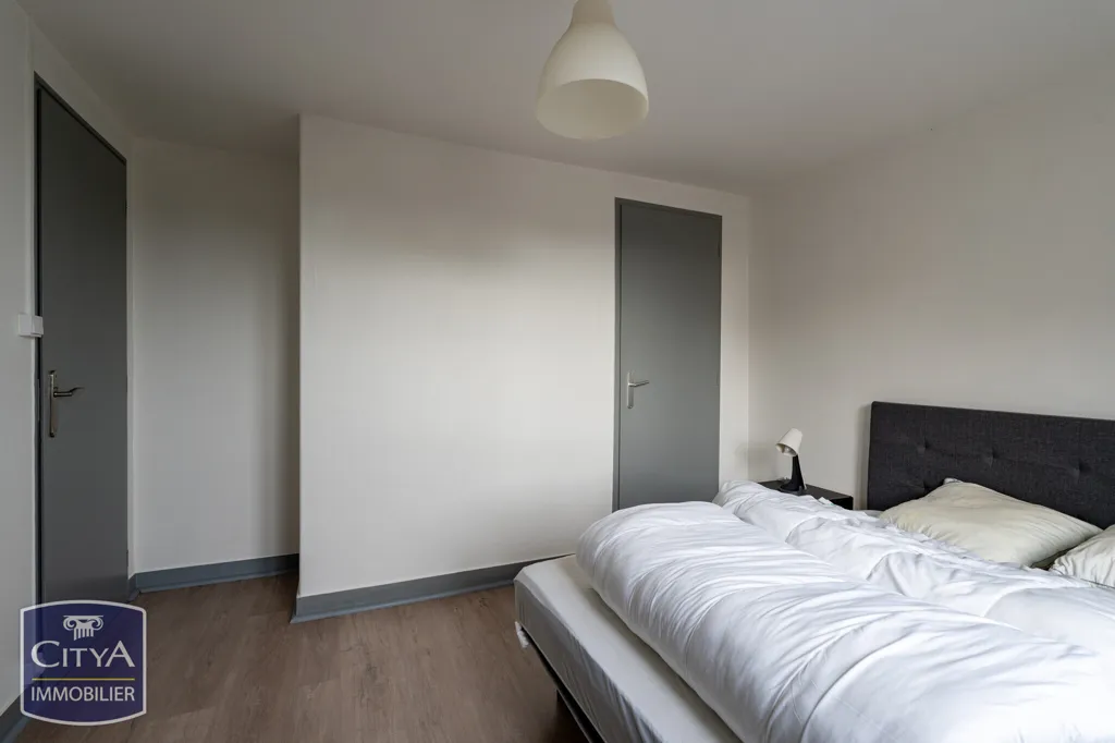 Chambres - Appartement Rénové avec Garage au Mans