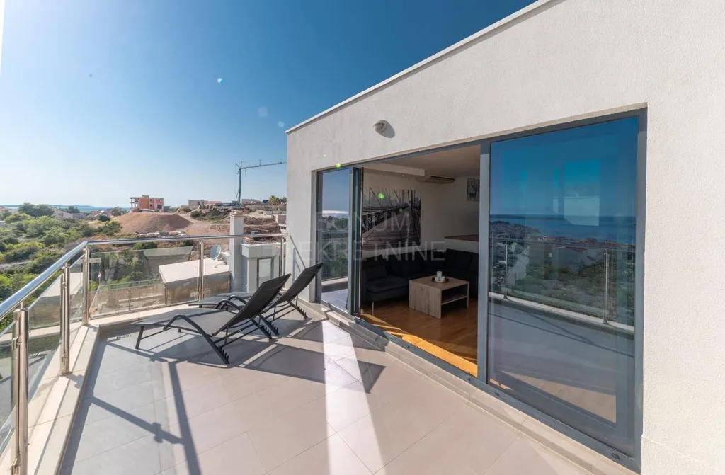 Rõdu - Luxury Apartment with Sea View in Primošten