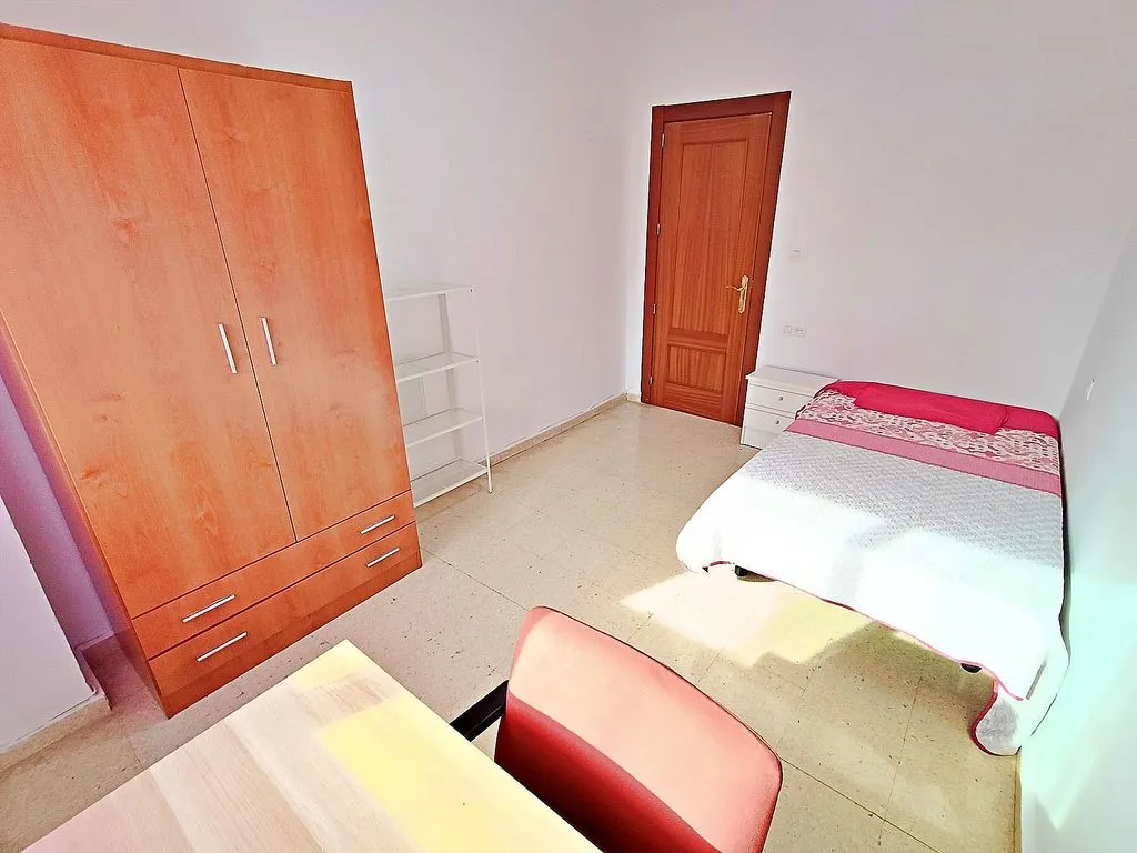 Camere da letto - Student Flat with Balcony in Central Location