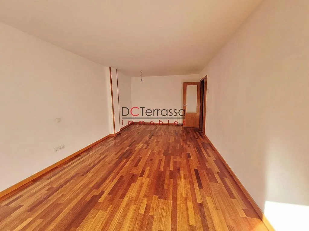 Rooms - Apartment with Balcony in Vallparadís, Terrassa